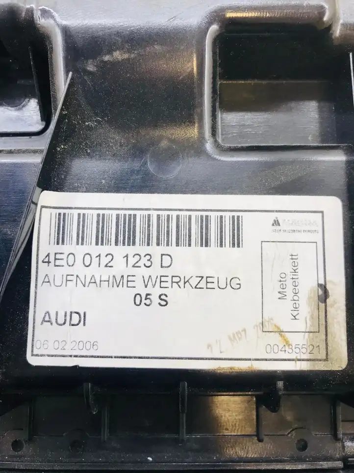 Audi A8 S8 D3 4E (2005 - 2007) 4E0012123 Ящик для инструментов — фото 3