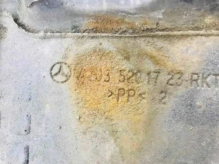Mercedes-Benz C W203 (2000 - 2007) A235201723 Защита двигателя — фото 4