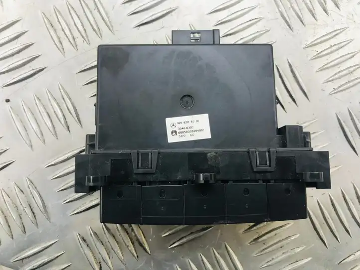 Mercedes-Benz A W169 (2004 - 2012) 1698208210 Кнопка парктроника — фото 2