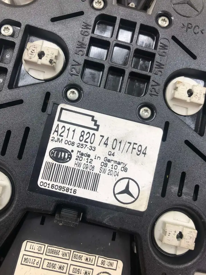 Mercedes-Benz E W211 (2002 - 2009) A2118207401 Передняя подсветка — фото 3