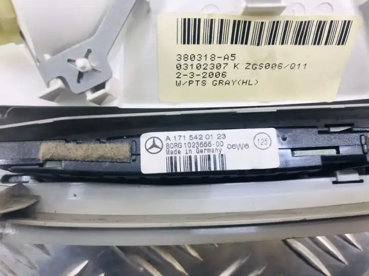 Mercedes-Benz R W251 (2005 - 2013) A1715420123 Задняя подсветка — фото 2