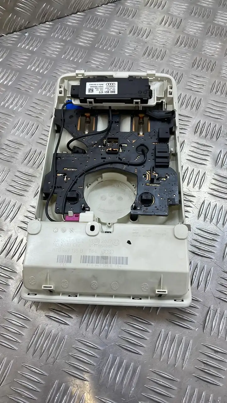 Audi A5 8T 8F (2007 - 2011) 8T0947135B Передняя подсветка — фото 3