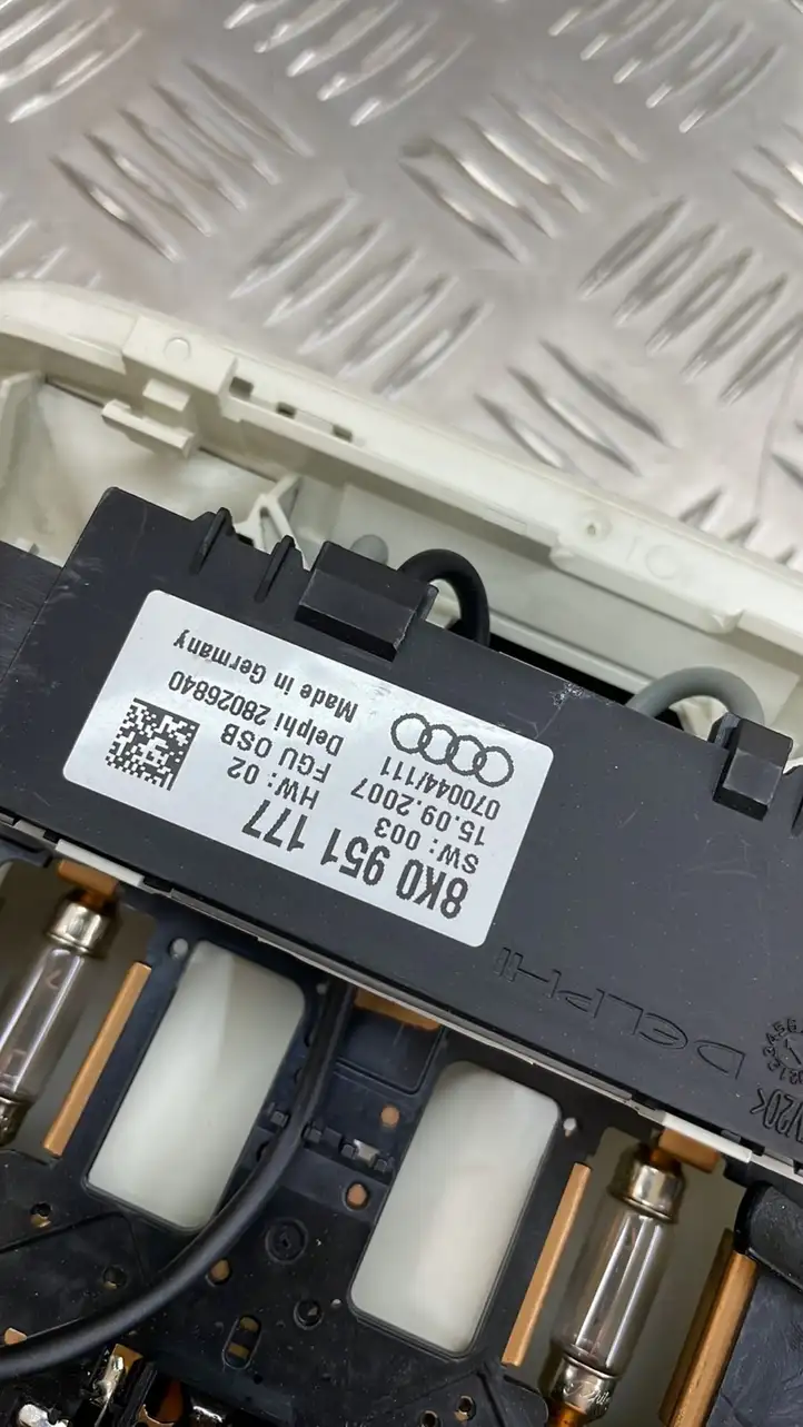 Audi A5 8T 8F (2007 - 2011) 8T0947135B Передняя подсветка — фото 4