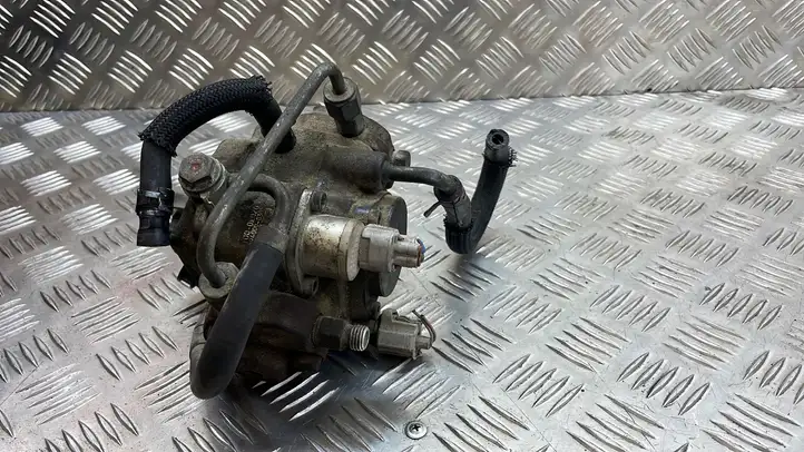 Toyota Auris 150 (2006 - 2012) 221000R020 Топливный насос — фото 1