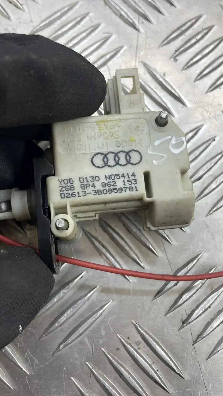 Audi A3/S3 8P (2004 - 2008) 8P4862153 Замок крышки топливного бака — фото 2