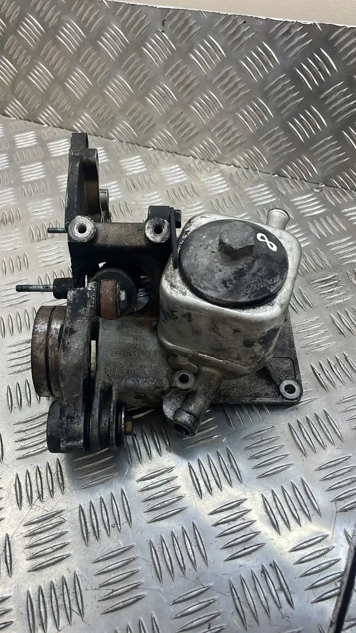 Audi A4 S4 B6 8E 8H (2000 - 2006) 059145169 Кронштейн масляного фильтра — фото 1