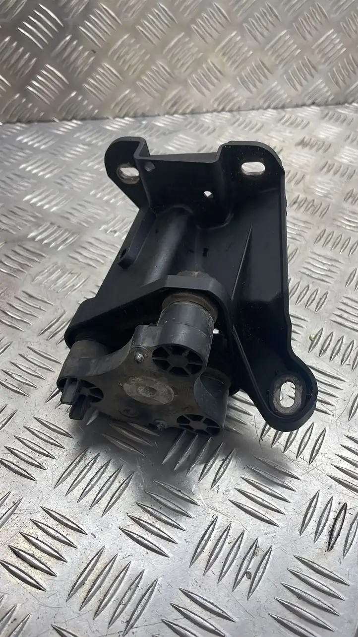 Mercedes-Benz E W212 (2009 - 2016) A2124300410 Кронштейн блока ABS — фото 2