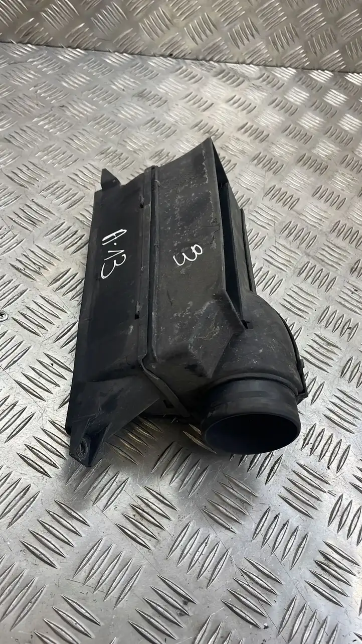 Volkswagen PASSAT B6 (2005 - 2010) 1K0805962A Детали воздухозаборника — фото 2