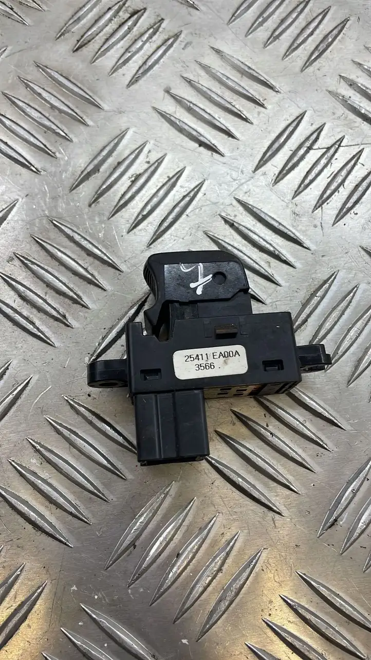 Nissan Pathfinder R51 (2005 - 2012) 25411 Кнопка стеклоподъемников — фото 2