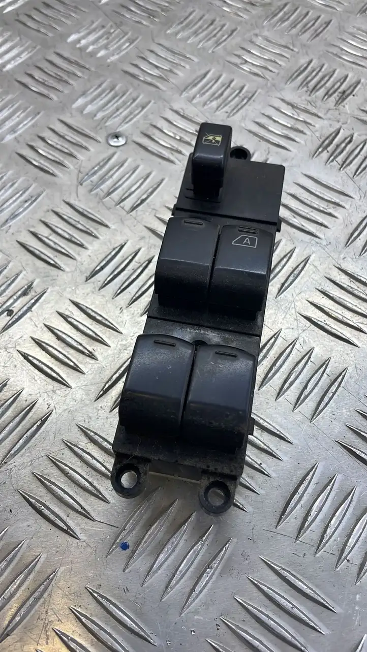 Nissan Pathfinder R51 (2005 - 2012) Кнопка стеклоподъемников — фото 1