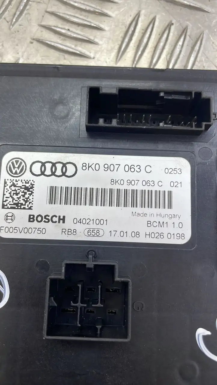 Audi A5 8T 8F (2007 - 2011) 8K0907063C Модуль комфорта — фото 3