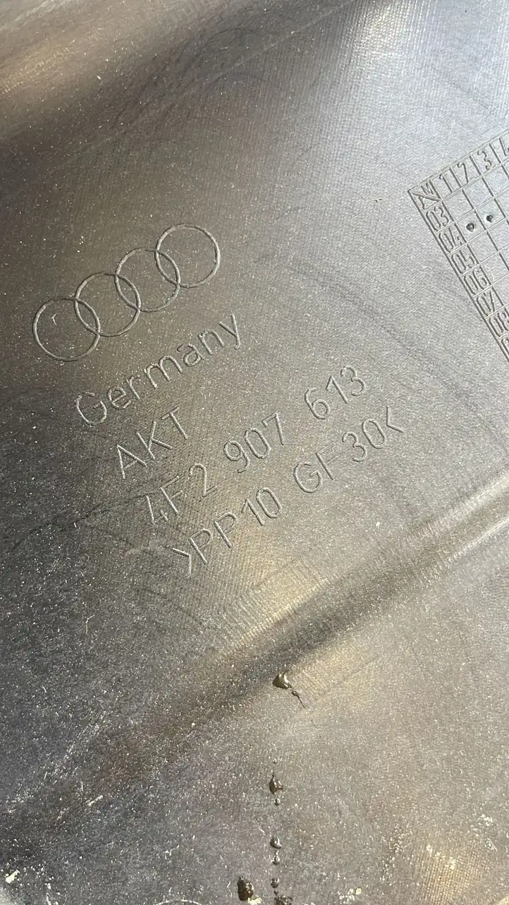 Audi A6 S6 C6 4F (2004 - 2008) 4F2907613 Крышка ящика предохранителей — фото 2