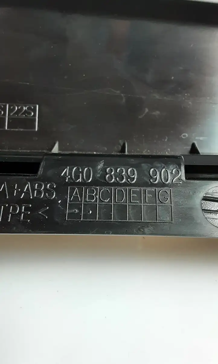 Audi A6 C7 (2011 - 2014) 4G0839902 Накладка стекла задней двери — фото 3