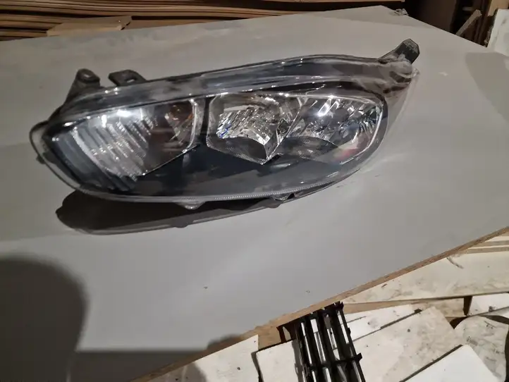 Ford Fiesta (2013 - 2017) C1BB13W030AG Передняя фара — фото 5