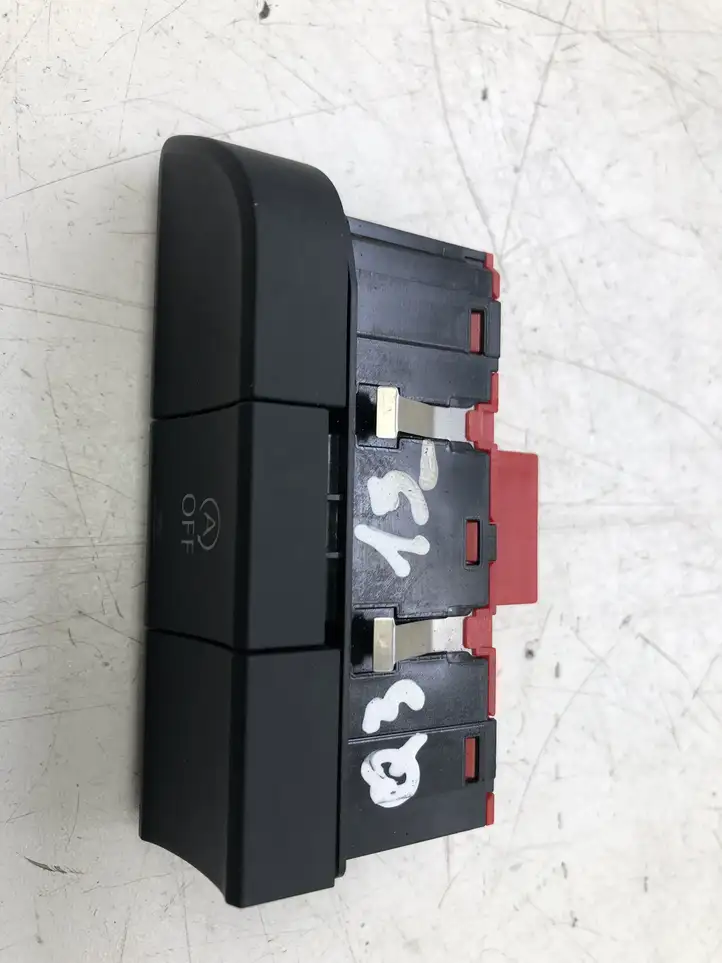 Audi Q3 8U (2011 - 2014) 8U0959673E Другие включатели / ручки/ переключатели — фото 3