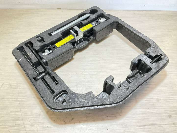 Audi A4 (2007 - 2011)  8T0012109A Комплект инструментов
