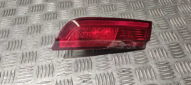 Jaguar XF X250 (2007 - 2015) 8X2315K272 Задний фонарь в крышке багажника — фото 1