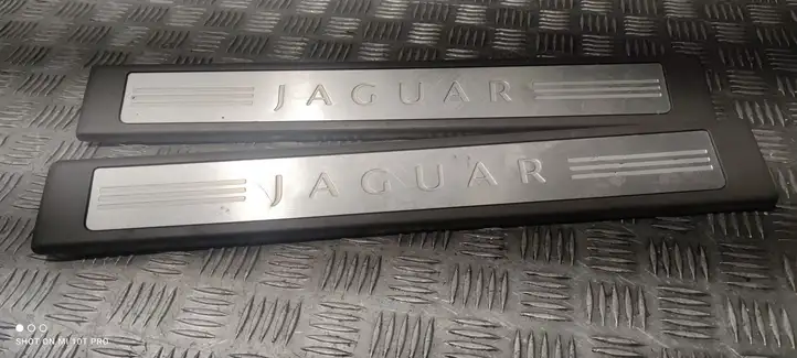 Jaguar XF X250 (2007 - 2015) 8X2313200A Внутренняя отделка переднего порога — фото 1