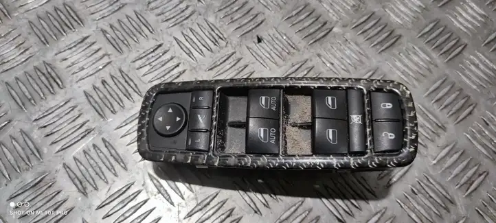 Jeep Grand Cherokee (2010 - 2021) 10123672 Блок кнопок стеклоподъемников — фото 1