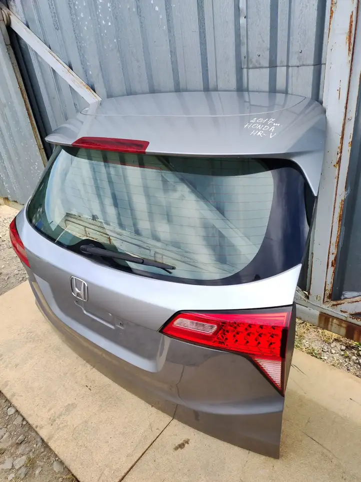 Honda HR-V (2015 - 2020) Крышка багажника — фото 3