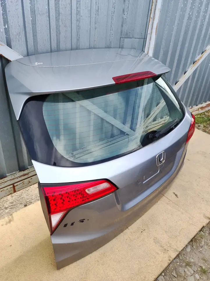 Honda HR-V (2015 - 2020) Крышка багажника — фото 4