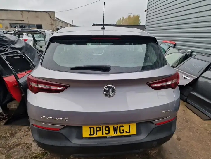 Opel Grandland X (2017 - ) Крышка багажника — фото 1