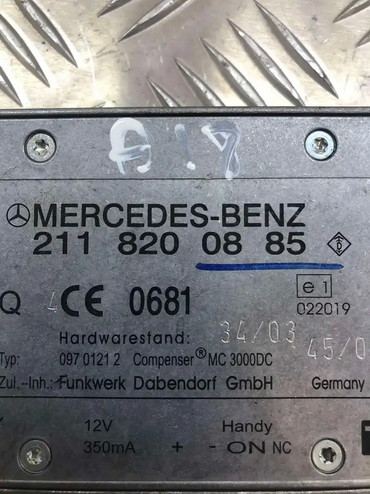 Mercedes-Benz R W251 (2005 - 2013) 2118200885 Усилитель антенны — фото 2