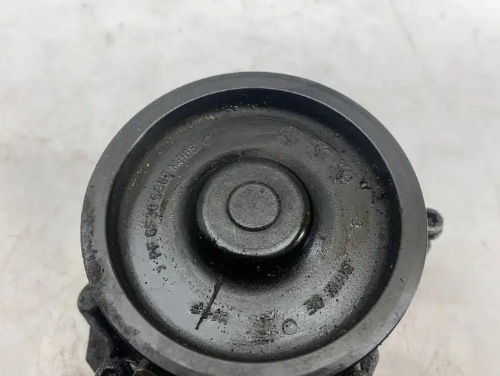 BMW 5 E60 E61 (2004 - 2010) 7790045 насос охлаждения — фото 4