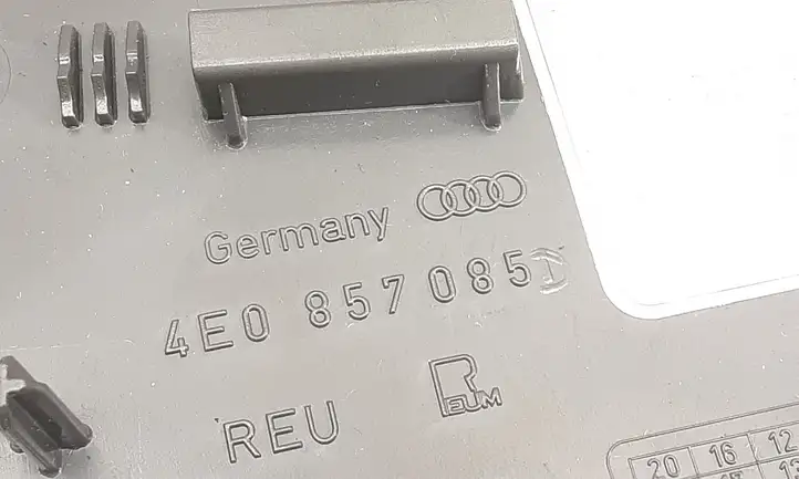 Audi A8 S8 D3 4E (2005 - 2007) 4E0857085D Боковая отделка панели приборов — фото 3