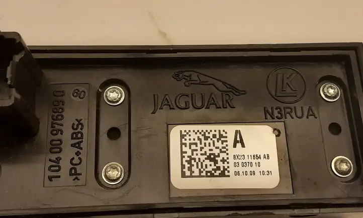Jaguar XF X250 (2007 - 2015) 8X2311654AB Кнопка закрытия крышки багажника — фото 3