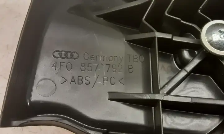 Audi A6 S6 C6 4F (2004 - 2008) 4F0857792B Накладка ремня безопасности — фото 4