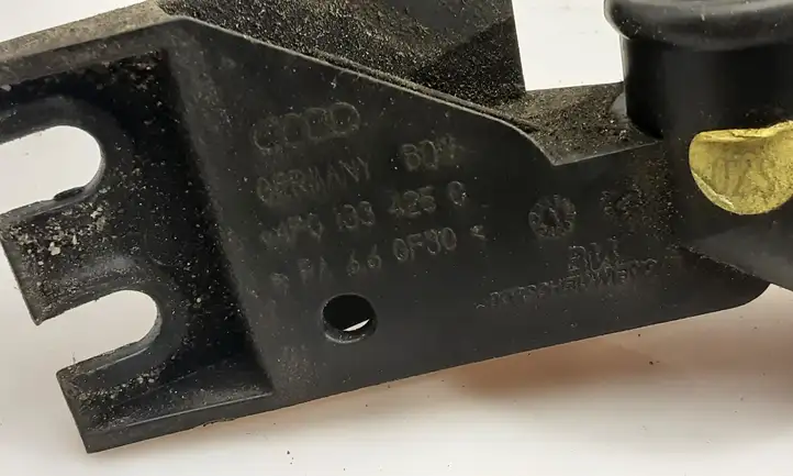 Audi A6 S6 C6 4F (2004 - 2008) 4F0133425C Кронштейн воздушного фильтра — фото 4