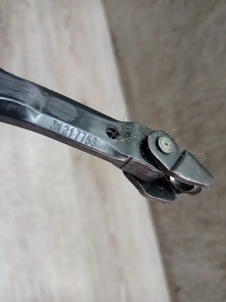 Volvo V70 (2007 - 2013) Ограничитель двери передней — фото 2