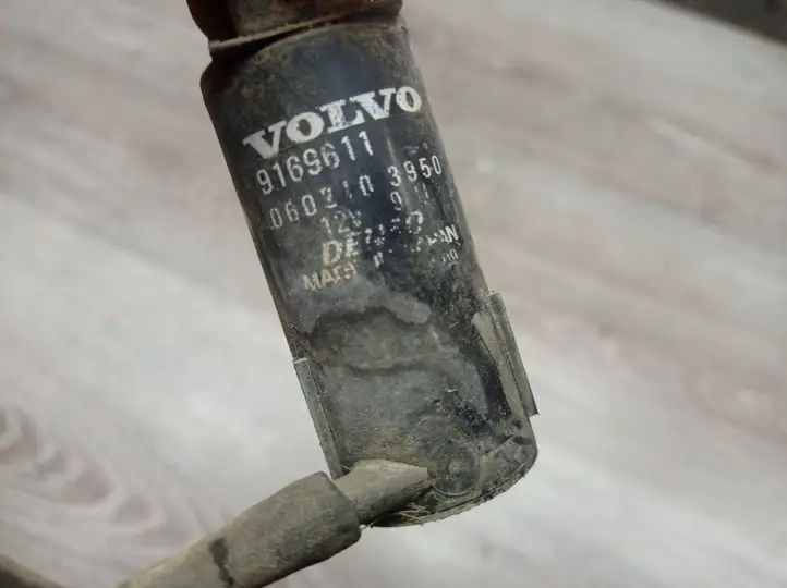 Volvo V70 (2000 - 2004) Насос омывателя стекла — фото 2