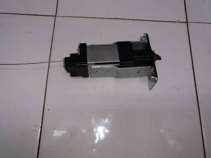 Hyundai Santa Fe (2005 - 2009) 957202B000 Замок крышки топливного бака — фото 2