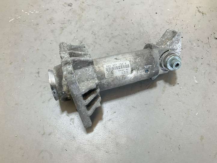 Audi A4 (2004 - 2009)  8E0807133B Передний aмортизатор бампера