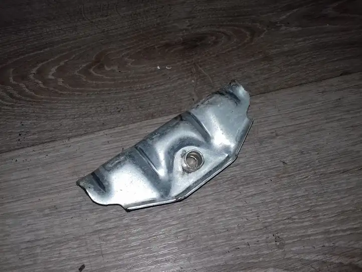 Volvo V70 (2004 - 2007) Держатель аккумулятора — фото 2