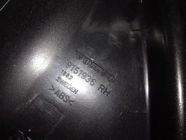 Volvo V70 (2004 - 2007) Прочие детали салона — фото 3