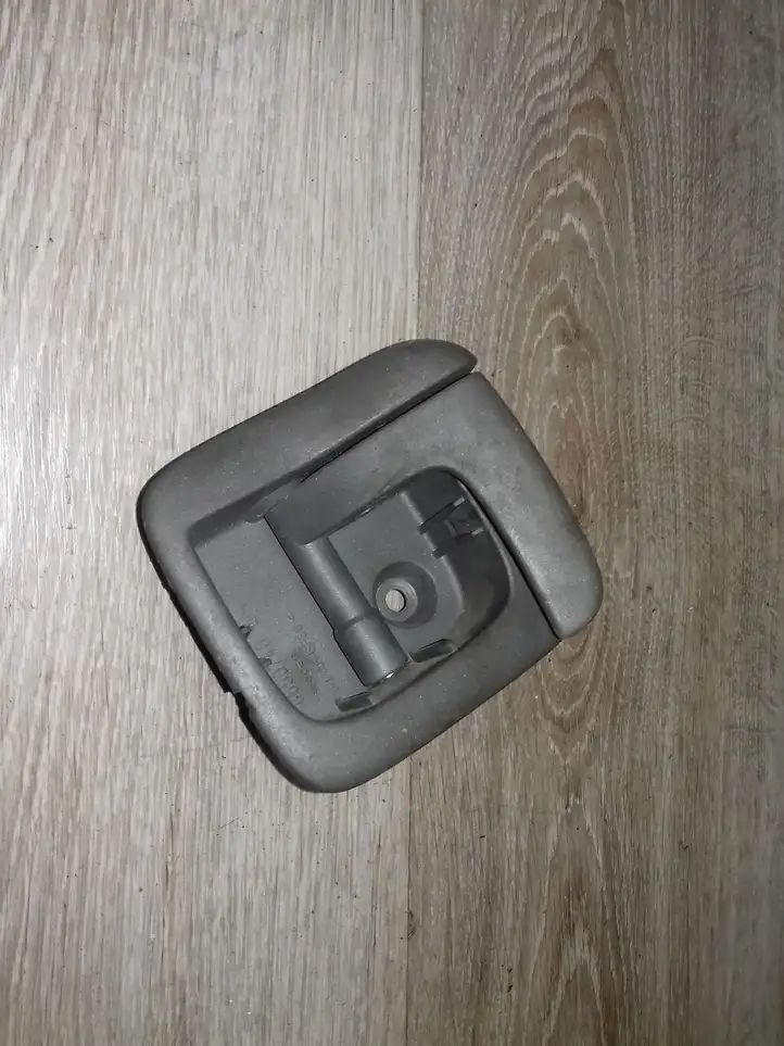 (1997 - 2000) Ручка открытия капота — фото 1