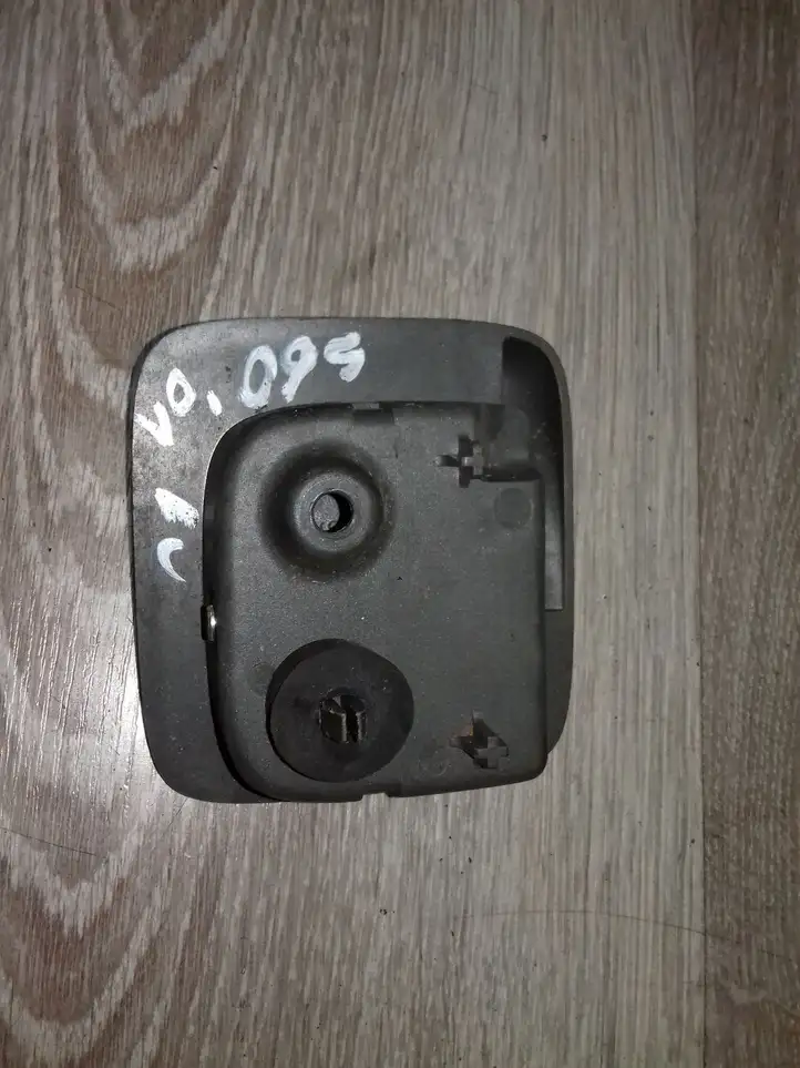 Volvo S60 (2000 - 2004) Ручка открытия капота — фото 3
