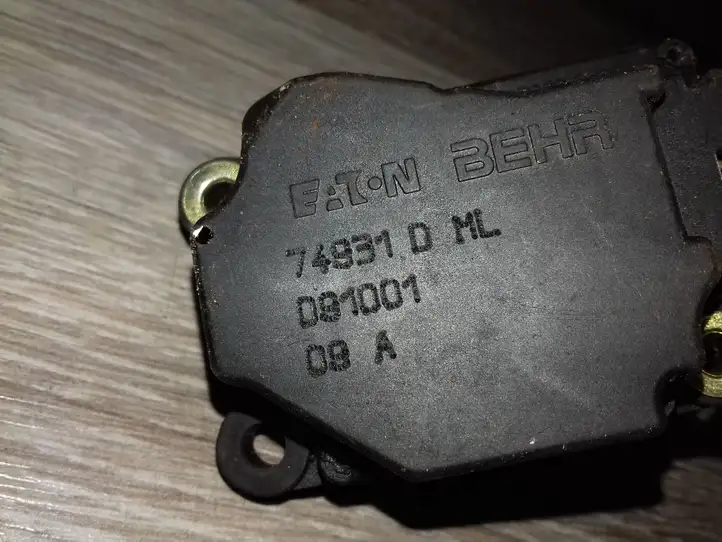 Volvo V70 (2000 - 2004) 091001 Двигатель задвижки потока воздуха — фото 3
