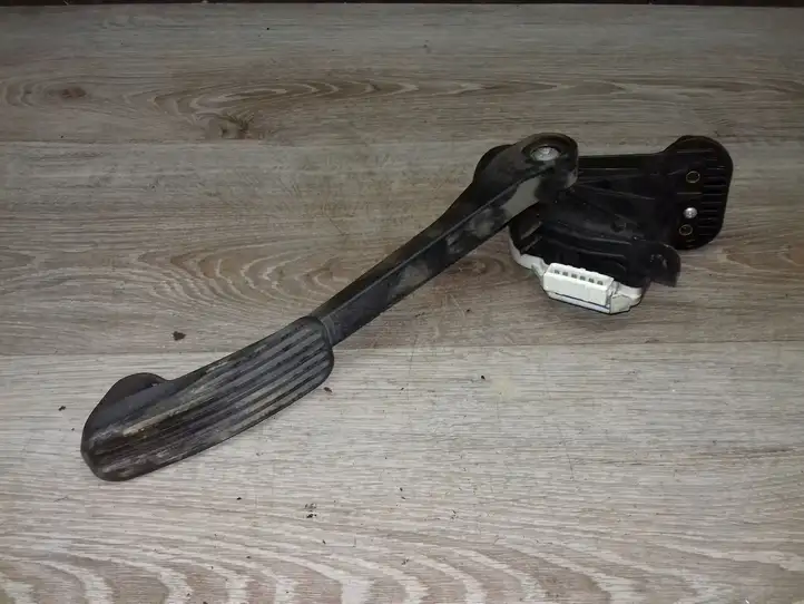 Volvo V70 (2004 - 2007) 6PV00653712 Педаль акселератора — фото 1