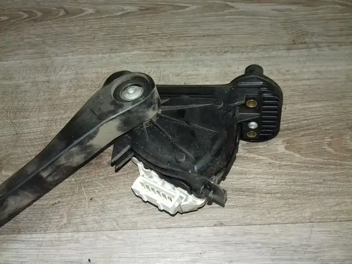Volvo V70 (2004 - 2007) 6PV00653712 Педаль акселератора — фото 4