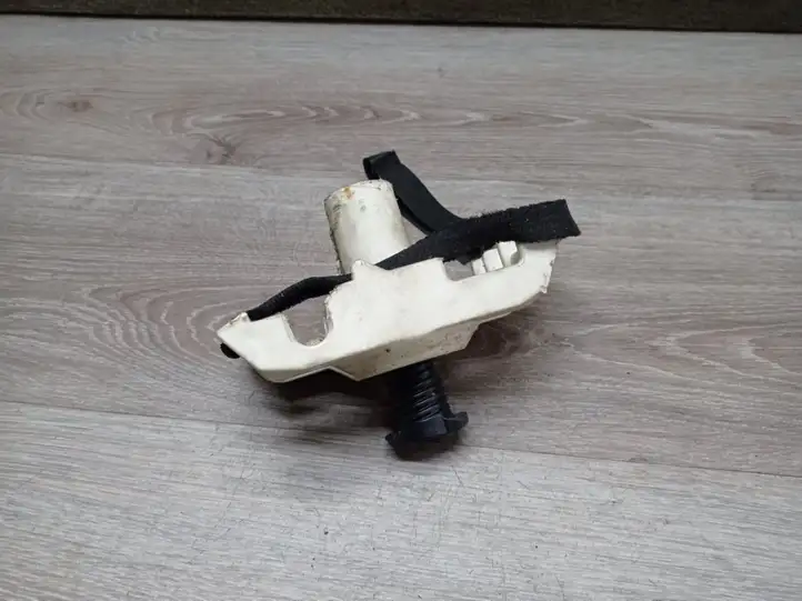 Volvo S60 (2000 - 2004) 8626133 Болт крепления запасного колеса — фото 1