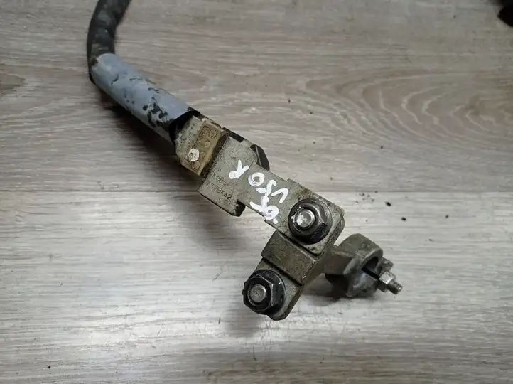 Volvo V50 (2004 - 2008) Плюсовой провод аккумулятора — фото 2