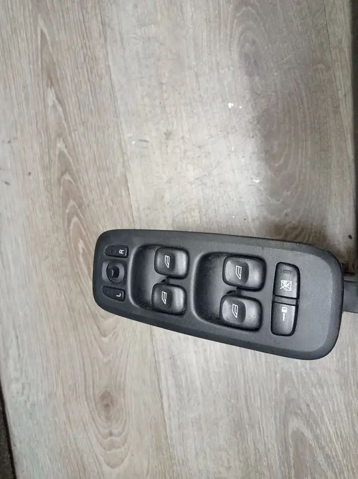 Volvo V70 (2004 - 2007) Кнопка стеклоподъемников — фото 1
