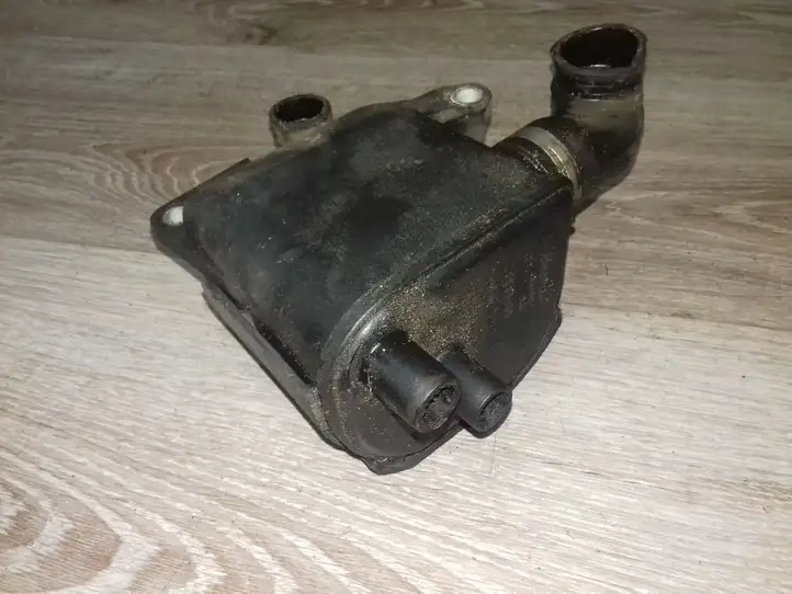 Volvo S60 (2000 - 2004) Шланг сапуна — фото 2