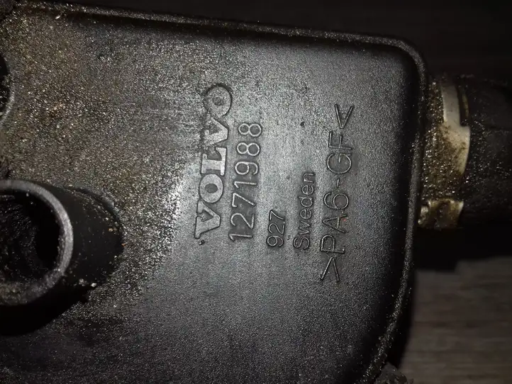 Volvo S60 (2000 - 2004) Шланг сапуна — фото 3