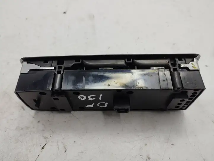 Mercedes-Benz C W204 (2007 - 2014) A2128208310 Блок кнопок стеклоподъемников — фото 5