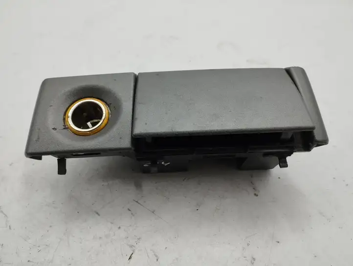 Opel Zafira A (1999 - 2003) 090589659 Передняя пепельница — фото 1